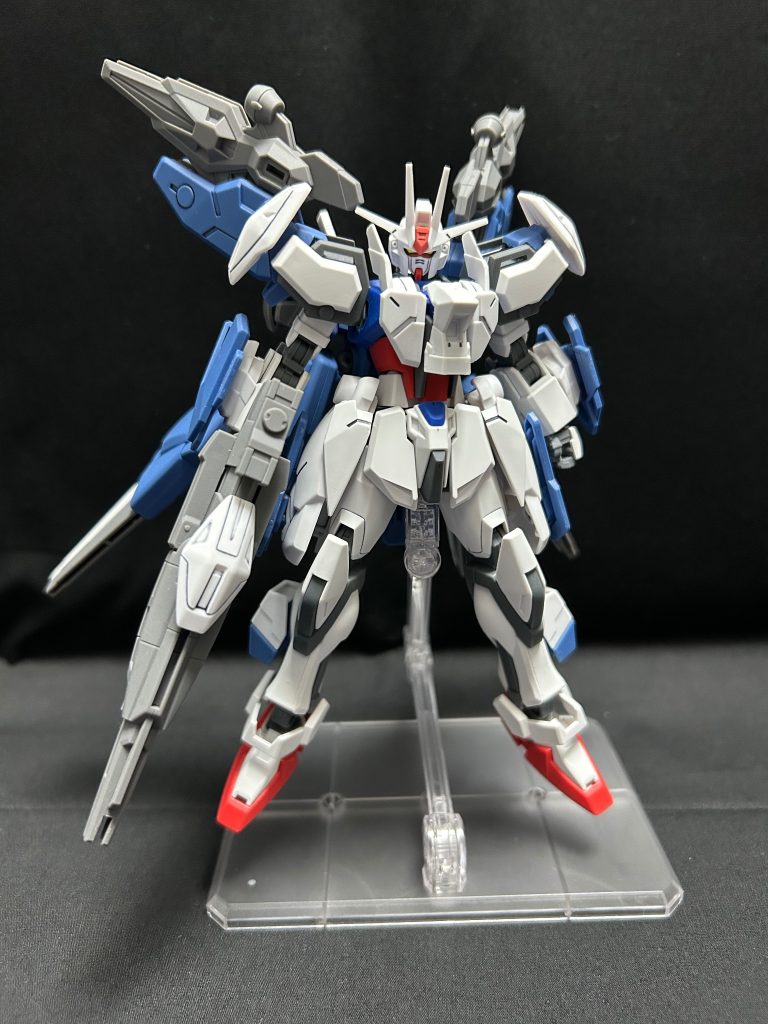 今回の子は武装エアリアル改修型本体ほぼ素トライクで制作しました&nbsp;腰のサイドスカートパーツが1番見た目の変化が大きいパーツになるんじゃないかと&nbsp;背面上部のビームライフル2丁はビームライフルに付けるサーベルエフェクトが羽のように見えたので光の翼オマージュで考えて見ました&nbsp;ライフルの中にネオジム磁石背面上部にもネオジム磁石を仕込んでいるので思ったより保持力強くできましたパーツ削ってライフル差し込むだけだとグラグラでライフル落ちやすかったので&nbsp;一応設定的にもビットステイヴは飛ぶんですけど飛ばすためのスタンド持ってなくて今回は飛ばしませんでした&nbsp;つぶやきの方に背面上部と腰スカートのパーツ見やすくした写真投稿しておきます