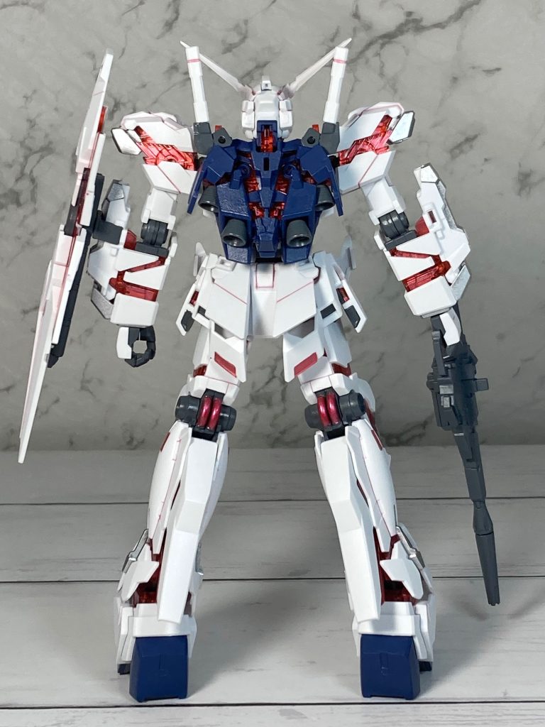 後ろはリアアーマーにクリアパーツ追加して膝裏のパイプ的な所を赤っぽい色にしてます。