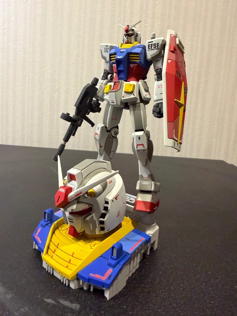ついでに作った付録の胸像ディスプレイ用に足場付けたけどバランス悪いので却下
