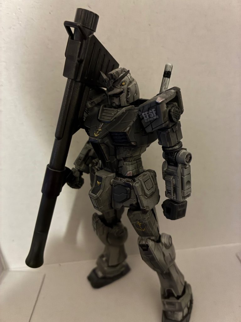 主にタミヤの缶スプレーなどで塗装して部分的なところや汚しなどはガンダムマーカーで塗装をしまた。初めての缶スプレー塗装でまだ塗装の荒いところもありますが引き続き頑張ろうと思います。