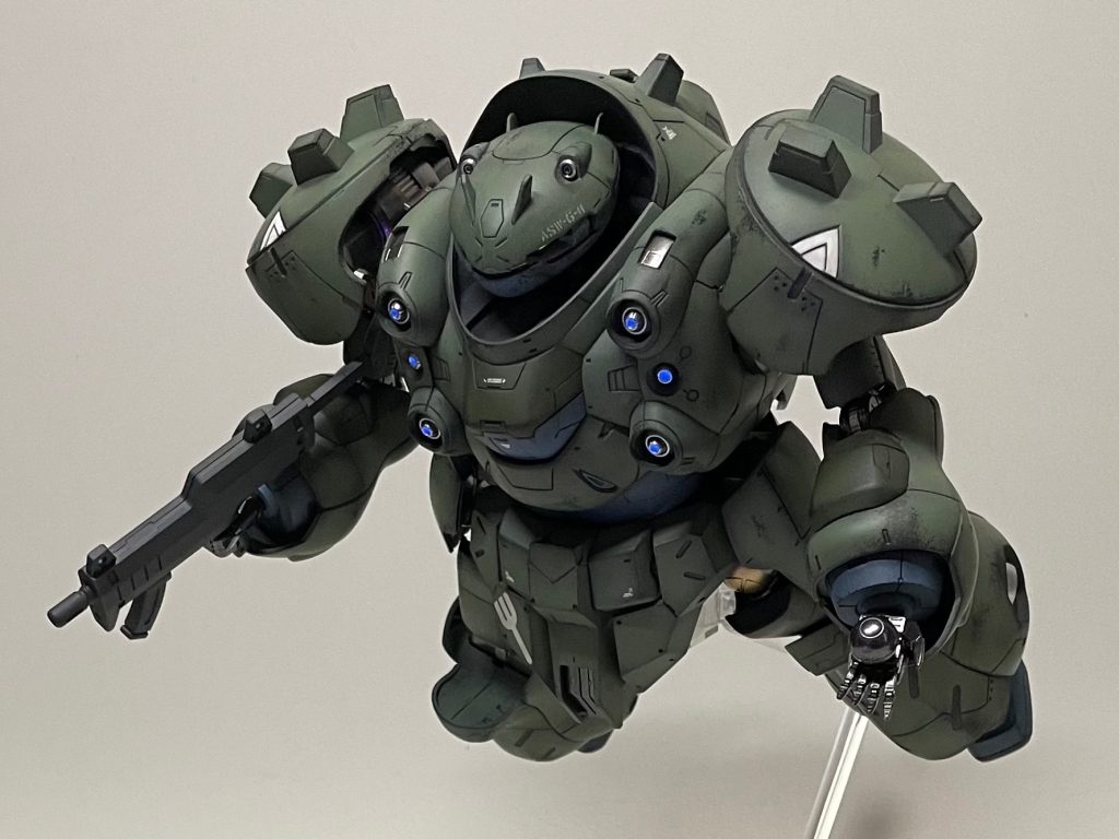 稼働域は狭いですが 1/100スケールのグシオンはその欠点を補って余りある迫力のあるキットだと思います。顔は🐸だけどw
