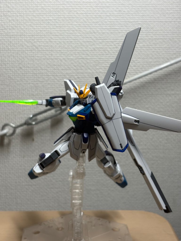 シールドライフルの本来黒いラインは、めんどくさいからガンマカ青で塗ってしまいました。これが後に悲劇を招きます、、