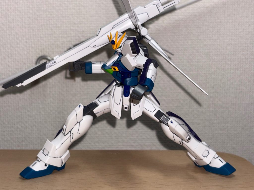 こういうポージングすると、サテライトが戦略兵器ではなく、ビームバズーカ的な装備に見えますね