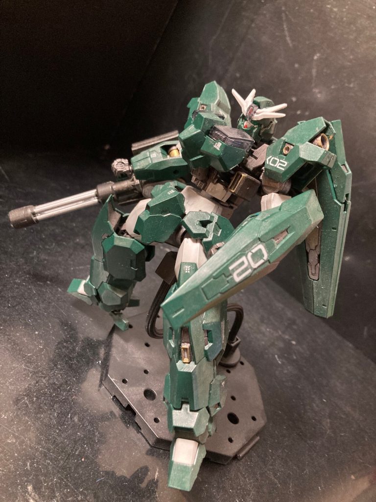 ガンダムルブリス ウル僚機のガンダムルブリス ソーンと対になる近〜中距離戦仕様の機体であり、ガトリングガンによる「面」の制圧を担当する。&nbsp;