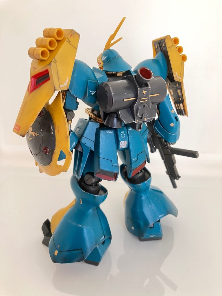 少しですが初めてスジボリに挑戦しました。何度も想定したラインからはみ出てたりして、なかなか難しかったです(zaku-kao4)まあでも下手は下手なりに頑張りまして、それなりにそれっぽく見えているのかなと自画自賛。