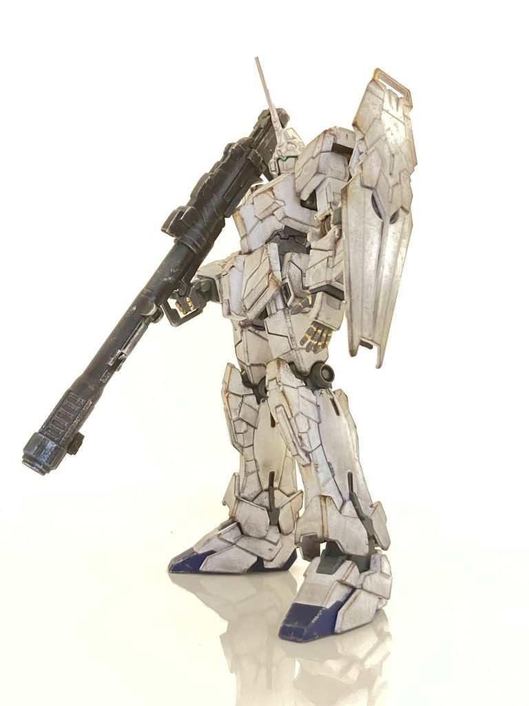 ユニコーンガンダム良き。昔のMSもいい感じにカッコよくなって出てくるし。ユニコーンの一本角が割れて二つになるし、ガシャーンガシャーンガシャーンて変身するし(zaku-kao8)なんというか、仮面ライダーでいうとフォームチェンジに似ている気がする(違うか?)。 あ、あれか。トランスフォーマーか(iori_sei)