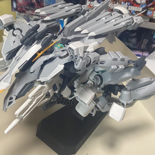 始めたはいいのですが、量産型νガンダムがカッコ良すぎてディテールアップの沼にハマってしまいました😭なんですかこのイケメンは！！見えなくなるのにスジボリ、スタイル変更に全力出してます😆とりあえずフェイスを奥まらせて小顔化。ヘルメットのバランス変更。胴体の延長。腰の位置を高く改造。シュッとした量産型νガンダムにしてます。インコムユニットも付けちゃいそうです。（そのうち発売すると思いますけどね…）ガワ（本体）のカッコ良さも異常なのでどう改造しようか楽しみです😆ミキシングコンは無理そうですね…&nbsp;（3枚目）