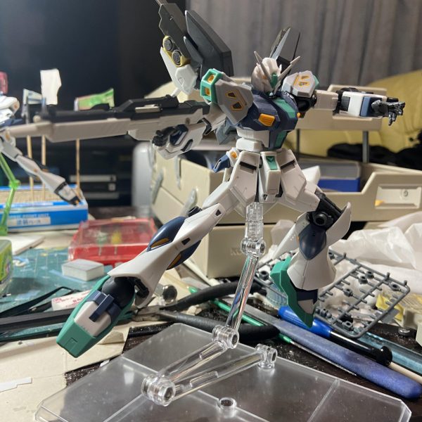 量産型νガンダム　インコムユニットでっちあげ中です。スクラッチはEX-Sのプロペラントで疲れたのでジャンクででっちあげ作戦してます😆シナンジュっぽく横に展開、スラスター追加し、ハイニューぽいスタイル目指してます。盆休みで作業捗って最高ですね☀️（4枚目）