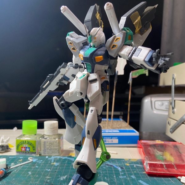 HG_量産型νガンダム　インコムユニット作成中