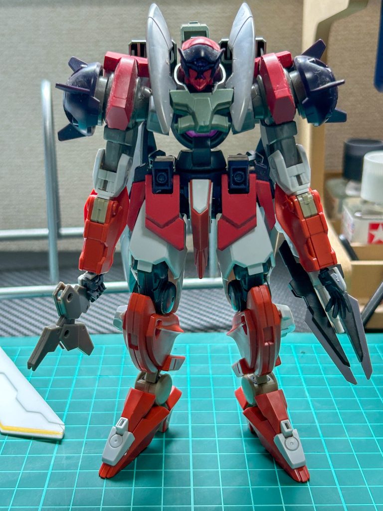 塗装前。ほとんどジンクスのパーツのみで制作しましたが、ジンクスらしさも残しつつジンクスとは離れた体型になり、シルエットが大分変わったのではないかと満足しています！！