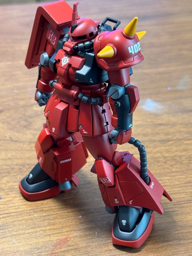 頭部、上半身、スカート、スリッパはF2型、ツノ、スパイクアーマー、脚部はジョニザク、動力パイプはビルドパイプ、マニュピレーターはあすぱらさんの8.4サイズを使用しました。