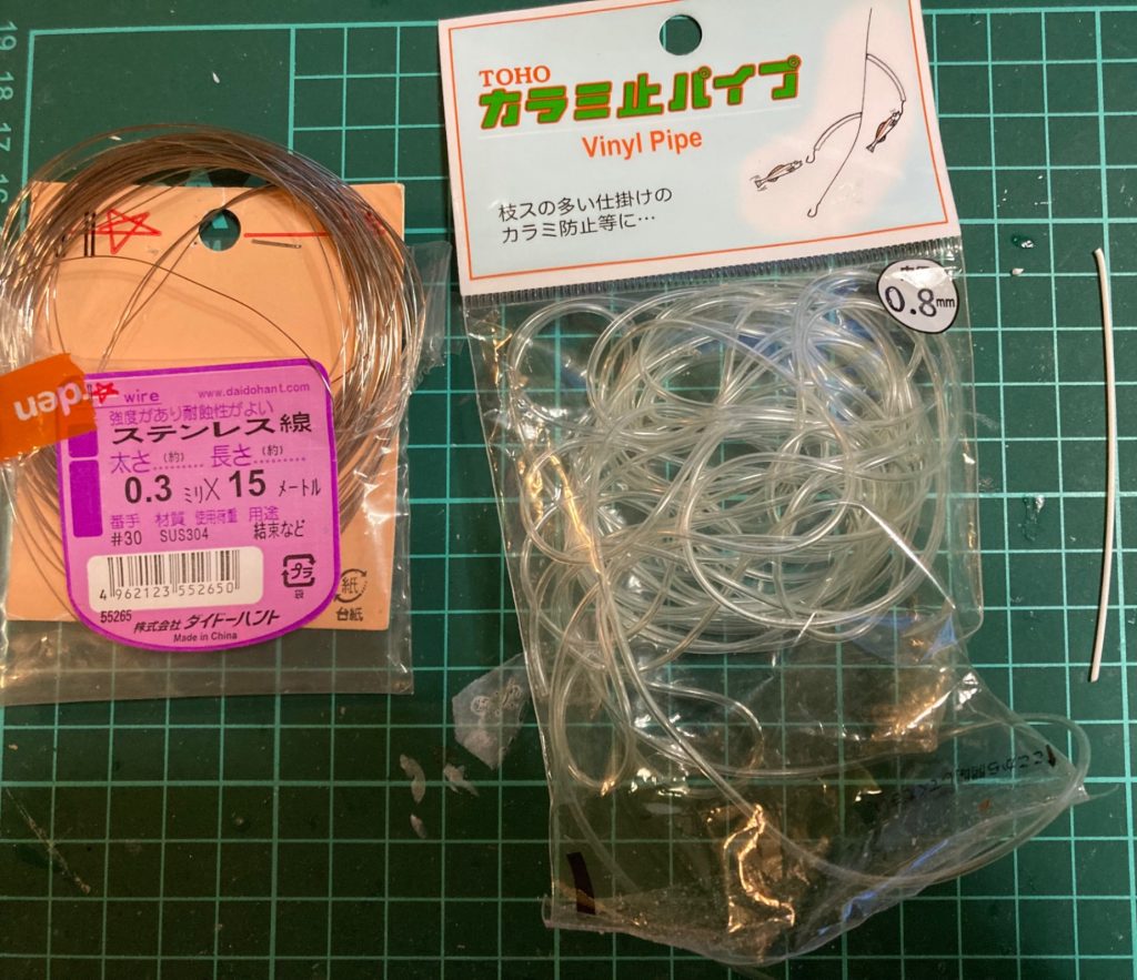 肘と膝関節の素材、プラ棒は1mm径です。