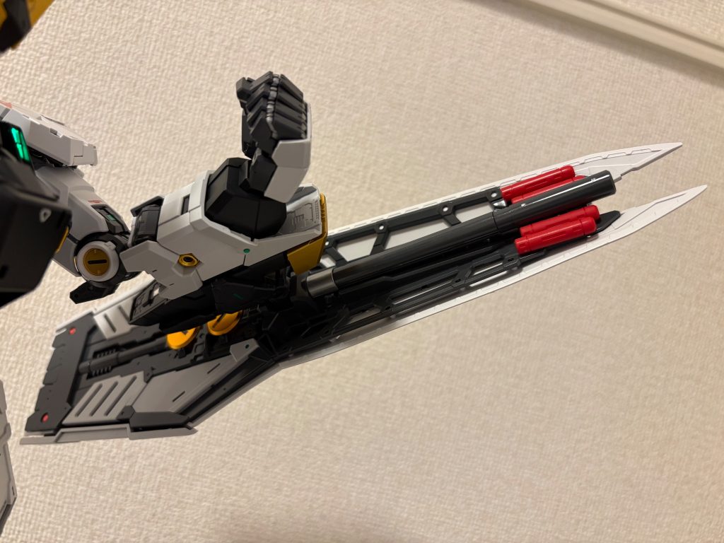 シールド裏面。シールドミサイルだけ艶消し仕上げです。