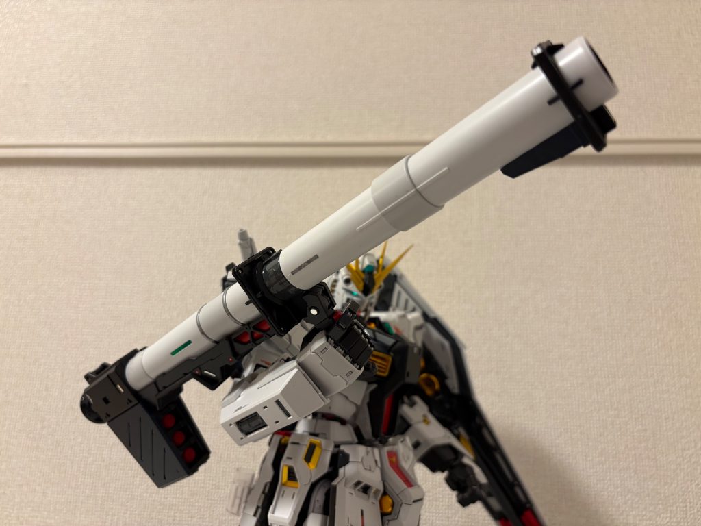 ニューハイパーバズーカ。サブアームを用いて保持していますが、写ってないですね…。