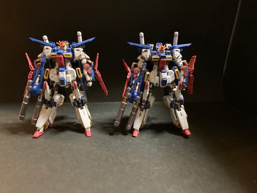一作目(2体目)と二作目(1体目)のツーショット塗装は外装アッセンブルカラー、フレームはガンダムマーカーです。