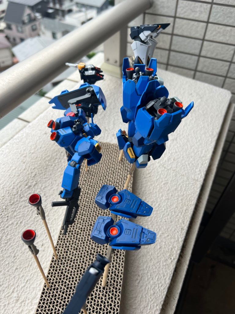 部分塗装の乾燥中(*'ω'*)νガンダムも同時進行。