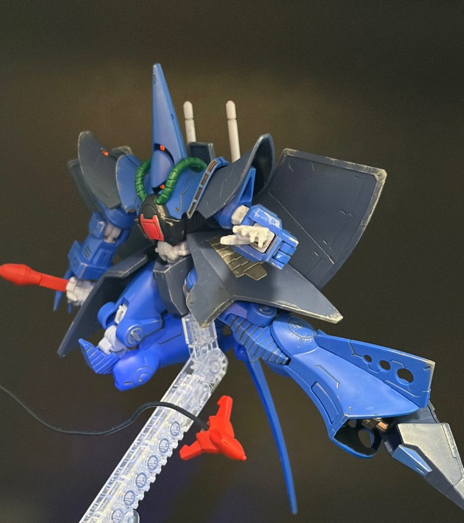 肩はGQ版参考にティターンズブルーで塗りました。メリハリが出るのでお気に入りです。