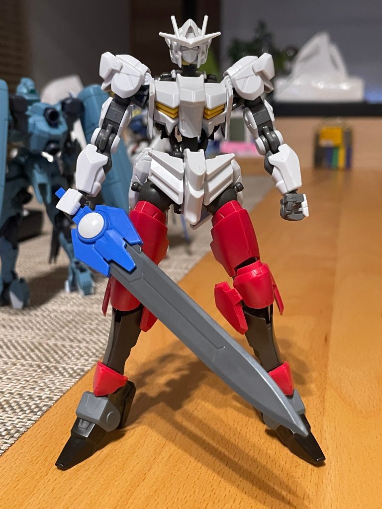頭部は、クアンタのヘルメットにバエルのフェイスをミキシングしています。胴・腰はバエル、キマリス、ジークルーネ。肩・腕はエアリアル。脚・足はグリムゲルデ、ジークルーネ、ルドラです。