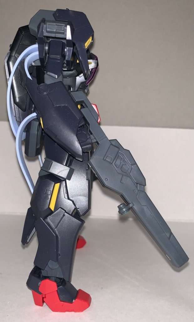 右側ですしっかりとナドレの武装の元なんだなって分かるGNビームライフルです