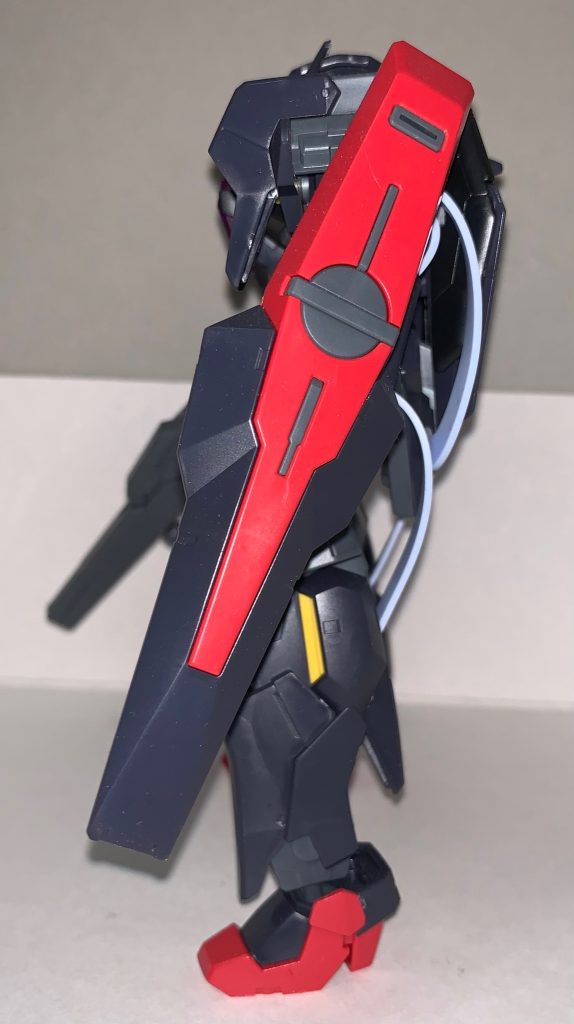 左側です発展型のナドレのシールドより強そうに見えるのなんでだろう？