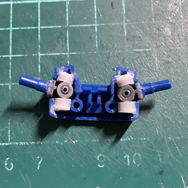 最近の、腹部に可動があるキットを参考に自作。（3枚目）