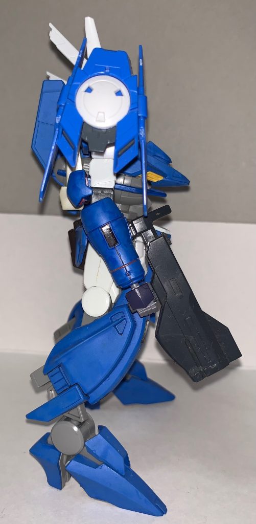右側ですこちらとGNドライヴには何もついてないですが、ダブルオーダイバーエースそのままなのでダイバーエースのソードを装備できたりします