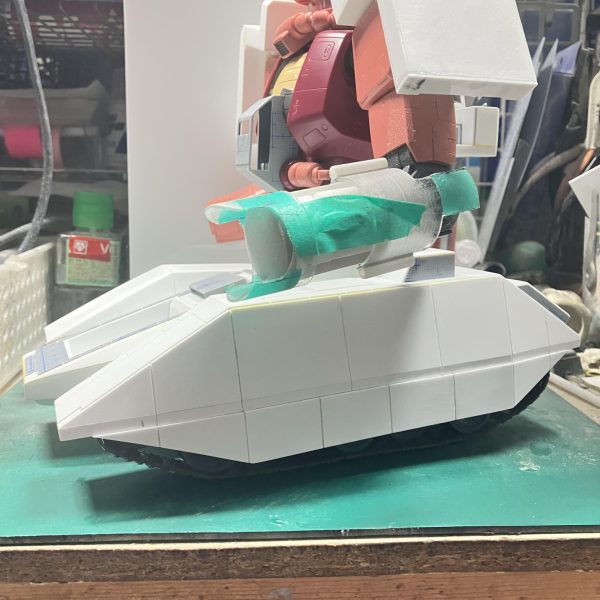 1/48ザクタンク(グリーンマカク)製作35〜46日目腕部のクローアームを作るのに、良いサイズが見つからないから他の所を進めました車体部のディテールアップをしてましたが、暑過ぎてやらない日が多く、なかなか進まなかったですわ〜🥵8割くらいディテールアップしました ∩^ω^∩残りの2割は最終ディテールアップしますもう片方を進めて行きます ᕦ(ò_óˇ)ᕤ&nbsp;（3枚目）