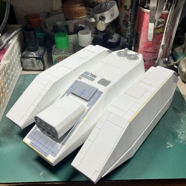 1/48ザクタンク(グリーンマカク)製作47〜56日目車体のディテールアップをやり、中央のミサイルを製作しました♪上下に動くようにしただけですが、少しは表情をつけれたかなっと思います ∩^ω^∩（2枚目）