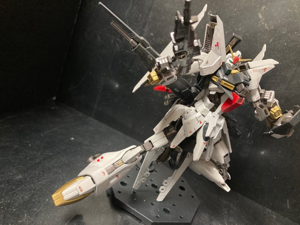 メガビームランチャーを背中にマウントできます。攻守バランスの取れた機体です