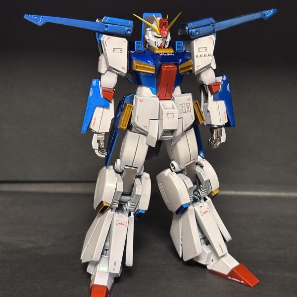 MGフルアーマーZZ verカトキにHGUC ZZを寄せて行こうの第27週（〜8/28）です。胸の突起を取り付けるために0.3mmの真鍮線通す穴空けました。お盆までになんとかーと思って本体はとりあえず塗り上がりましたがあれこれ気になる点が😇バックパックはミサイルポッドの工作がまだなのでまだまだかかりそう😭でも色付けるとモチベ上がりますね。完走までもう少し。頑張ります😆（3枚目）