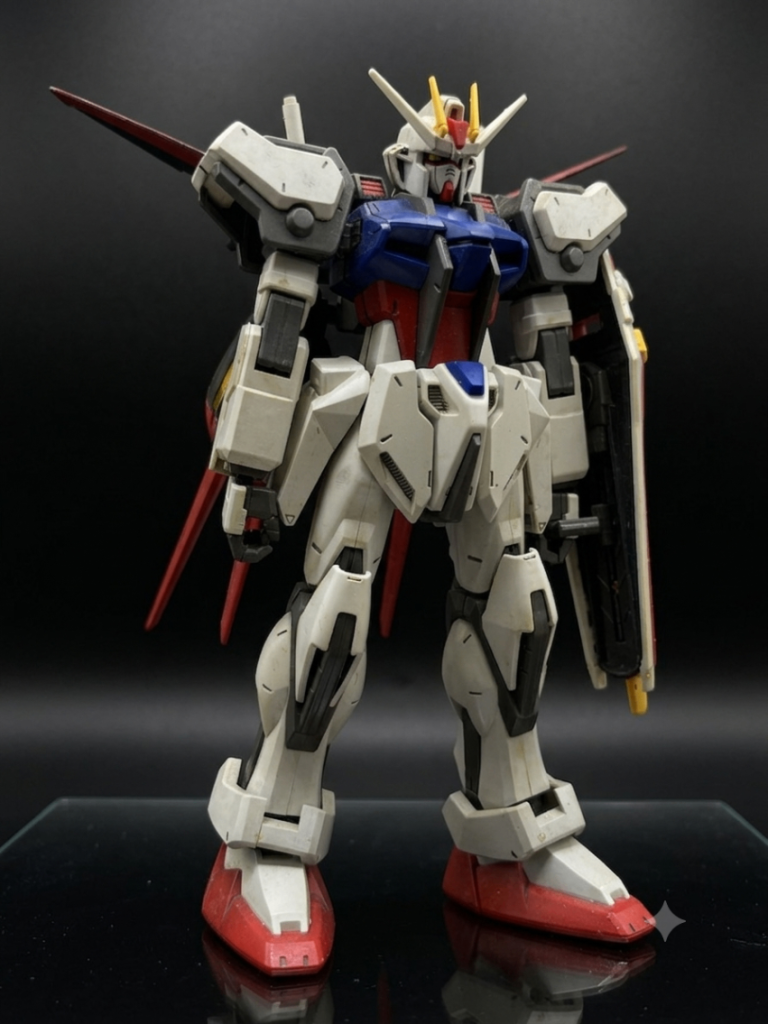 まずはこれ。1／100 エールストライクガンダムです。MGではありません。今から24年前に発売された無印1／100です。ガンダムSEEDがめちゃくちゃ人気で当時ミーハーな僕はすぐに影響されてキット購入しますw学生の僕はエアブラシなんて高価なもの買えなかったので、筆塗りです😅