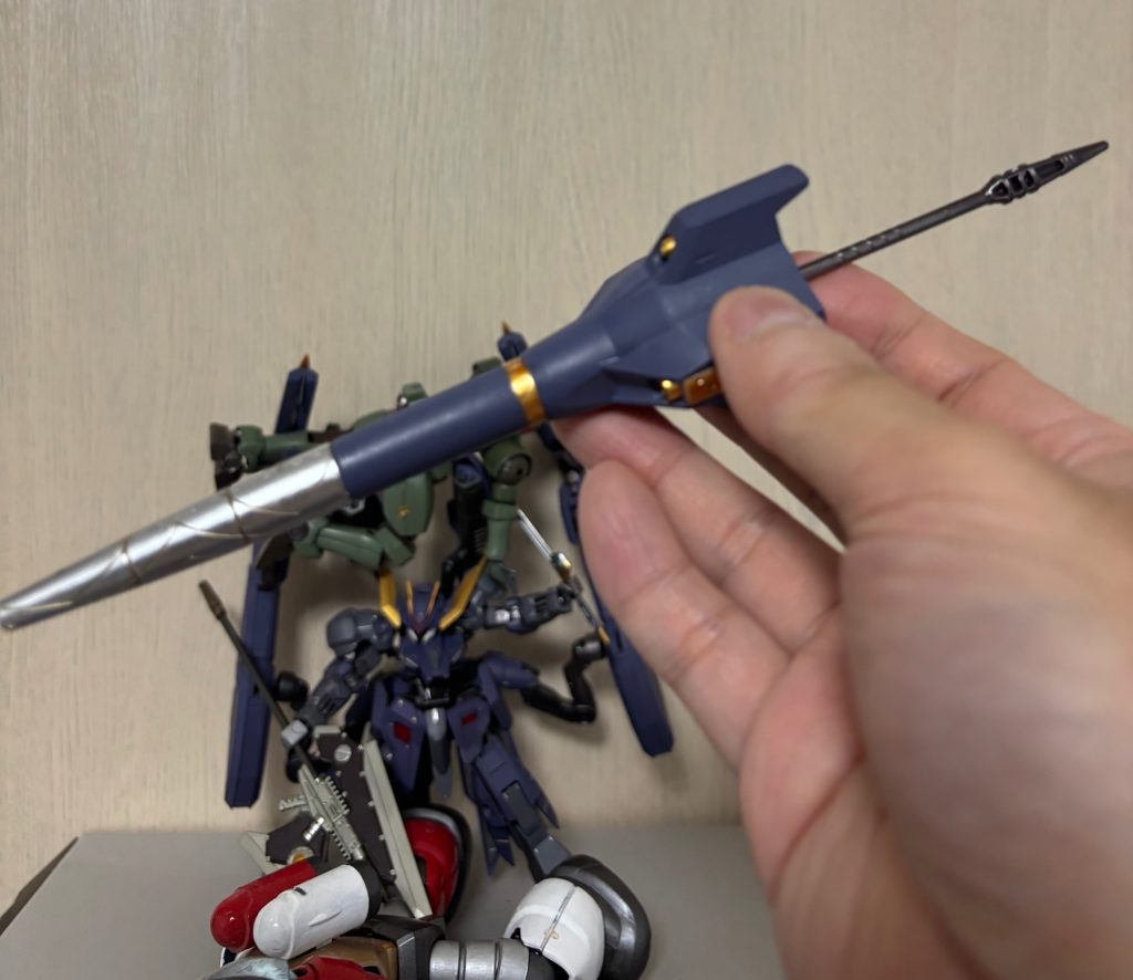 こいつ用に合わせて塗ったつもりなんですが、フェスで買った変化する斧みたいな武器がしっくりきて持たせることがなさそう…ザガンとキマリスの残ってるパーツ使って兄弟機みたいにして色合わせて作って持たせるかな…ただあまりものパーツだからこそ本気で改造しないと何も武装ない感じになりそうなんだよなぁ