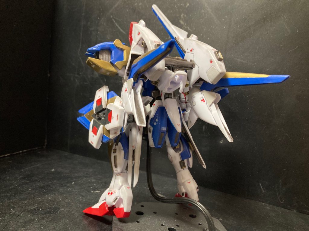 背面。全部乗っけましたのアサルトバスター。後ろも前もごっちゃごちゃです。多少のディテールアップしてます。