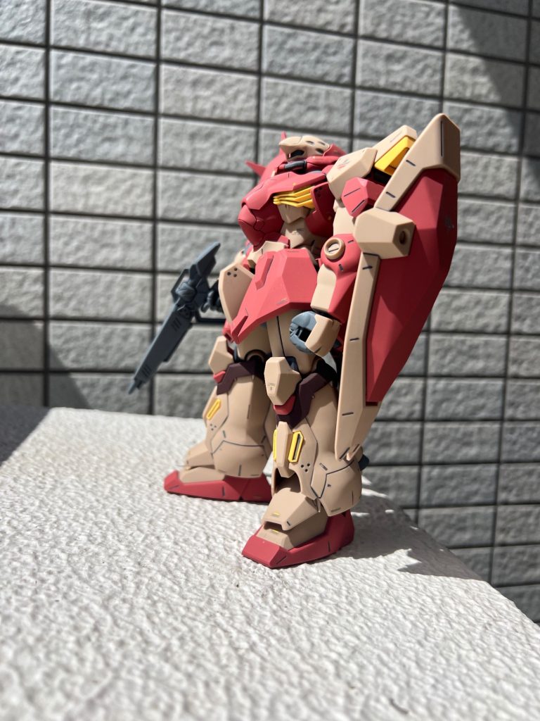 すでにマイナスモールドなど多数のデザインが入ってるので、「デカールスキー」でもデカールを貼るアイデアが思いつかなかったです。