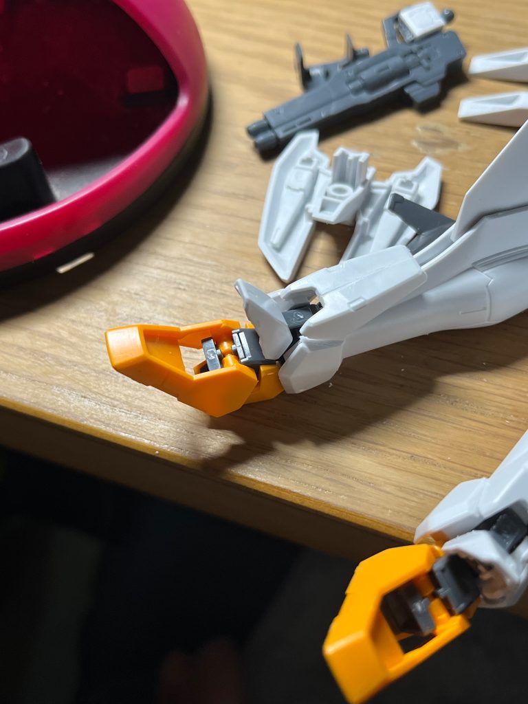 最後は独特な構造の足首のアップ。この人足の甲が無いんですね、プラモを作ると新たな発見があるのも楽しいポイント(zaku-kao8)