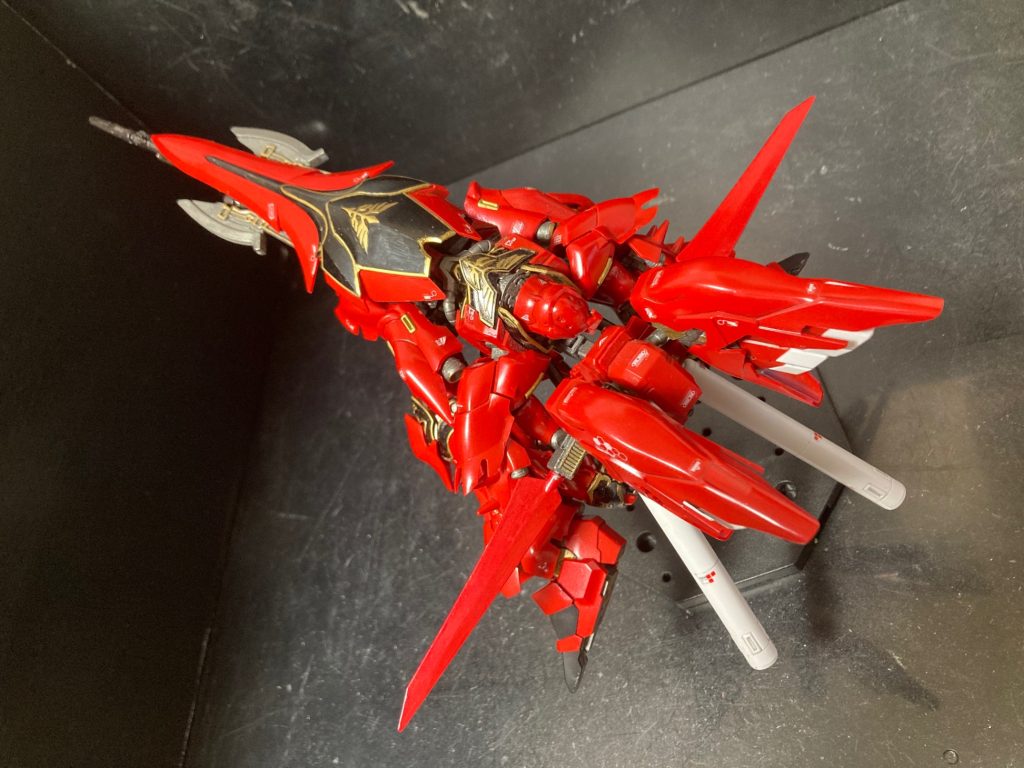 シールドも可変に一役買ってますねっあ、バックパックにウイングを追加してますシュッとしたファイター形態に見えますw