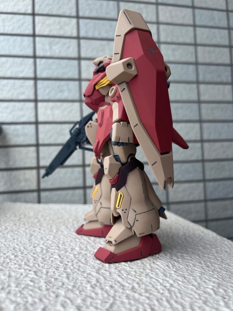 すでにマイナスモールドなど多数のデザインが入ってるので、「デカールスキー」でもデカールを貼るアイデアが思いつかなかったです。