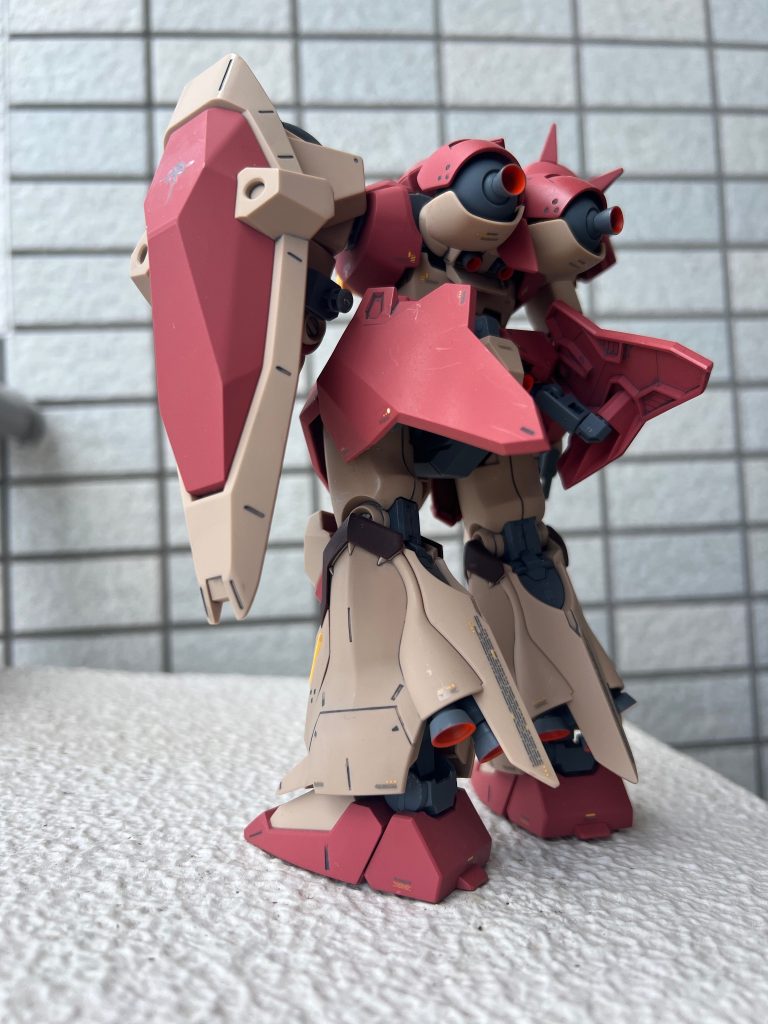 お気に入りのコーションデカール「黄色とグレー」を使用したのですが、1/144用だったので小さかったかも？