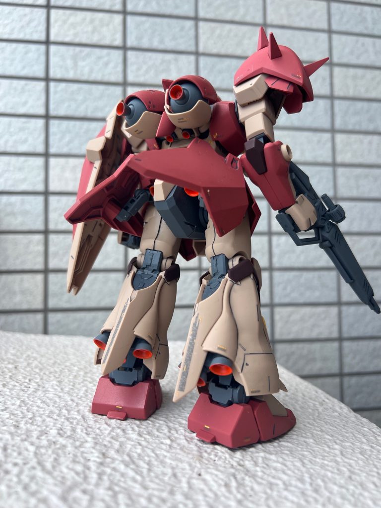 直線と曲線のバランスがカッコ良いです。よく動いてブンドドは楽しいですが、腰アーマーがポロポロリです。