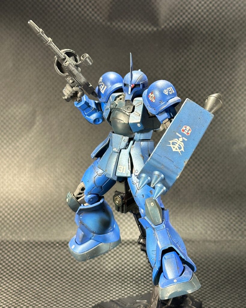 武器やシールドは、HGザクIからの流用です。