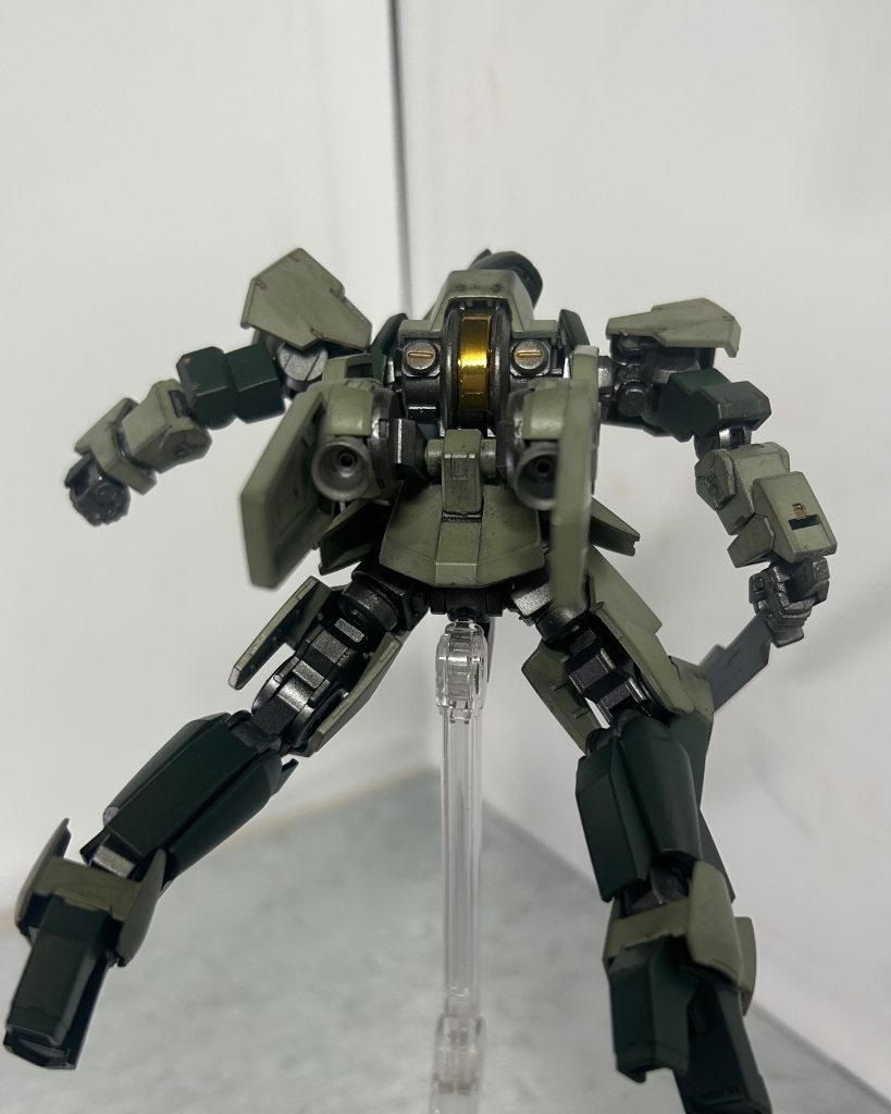 カラーリング。メインに灰緑色。サブに暗緑色。フレームにライトガンメタル。基本的日本海軍カラー。結構渋め。カラーパターンはちょっと変えてみました。エイハブリアクターとかカメラにはミラーフィニッシュです。