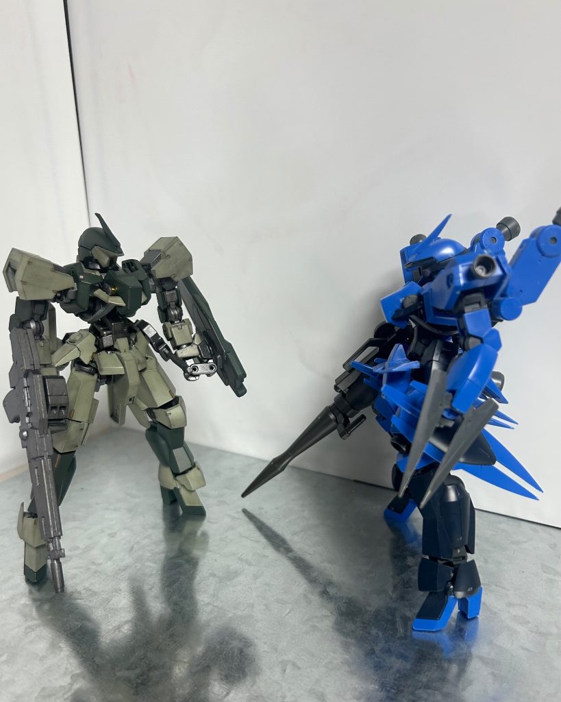 本当はガエリオのシュヴァルベグレイズを作りたかったケド、イメージに合う紫が用意できなかったので断念しました。個人的に鉄血内でトップクラスに好きなキャラ…前半の育ちのいいおぼっちゃまな感じも、後半も微妙に甘い復讐の鬼となった時も…なので半端じゃ布教も出来ないなと思ったがゆえです。なので通常グレイズには言い方は悪いですが、試金石になってもらった形です。グレイズ自体好きな機体ですよ？まぁ、何にせよシュヴァルベは良い感じの紫が手に入るまでお預けです。それでは長々とご閲覧ありがとうございました♪