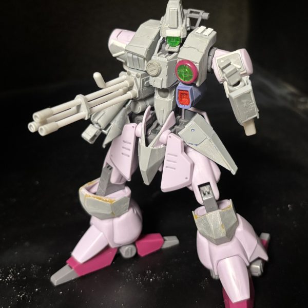 サイドスカートとアームカバーをスクラッチして、膝の形状が好みじゃなかったので削って削って上からプラ板とパテで補正中。やっぱり削り出しで精度を出すのは難しい…とりあえず本体の大まかに変えたいところは変わってきたので、ディティール触ってから背部ユニットにいきたいですね（2枚目）
