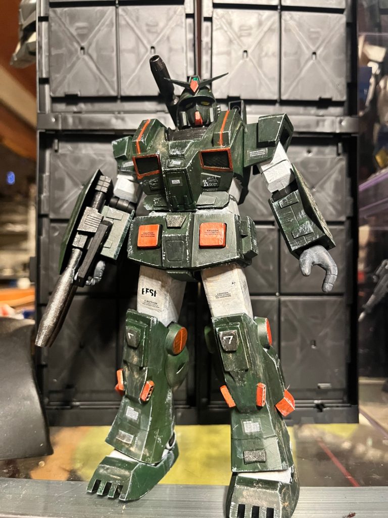 旧キットはハンドパーツだけ差し替えればカッコ良くなる気がするw