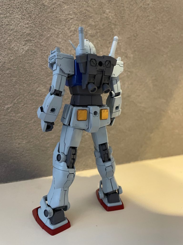 レッド部分はレッドにブルーを一滴ほどゴールド部分はガイアノーツのスターライトゴールドですサフはメカサフヘヴィを使用しました