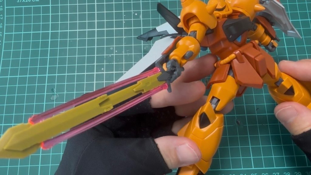 仮組み。テンペストビームソードを発光しようか悩んだんですけどね。スレイヤーウィップにしました。こっちもかっこいいんですよね。