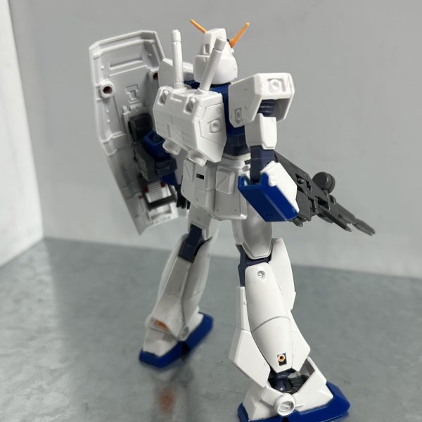 どう見てもアレックス？アムロガノッテタトサレルガンダムデスヨ(gandam2)次はSDかな〜ってぼんやり思ってましたが、唐突に「夢のマロン社宇宙の旅」が脳裏に過ったのでマロン社版RX-78-2ガンダムを作ってます。色々ツッコミどころ満載だけど、素晴らしい作品です(gandam-hand2)この作品の機体を作っていきたいなぁ…108マークキングの量産型ガンキャノンとか緑色のゲルググJとかゴッグカラーのハイゴッグとか…最果ては陸戦型リックドムⅡとか…！（2枚目）