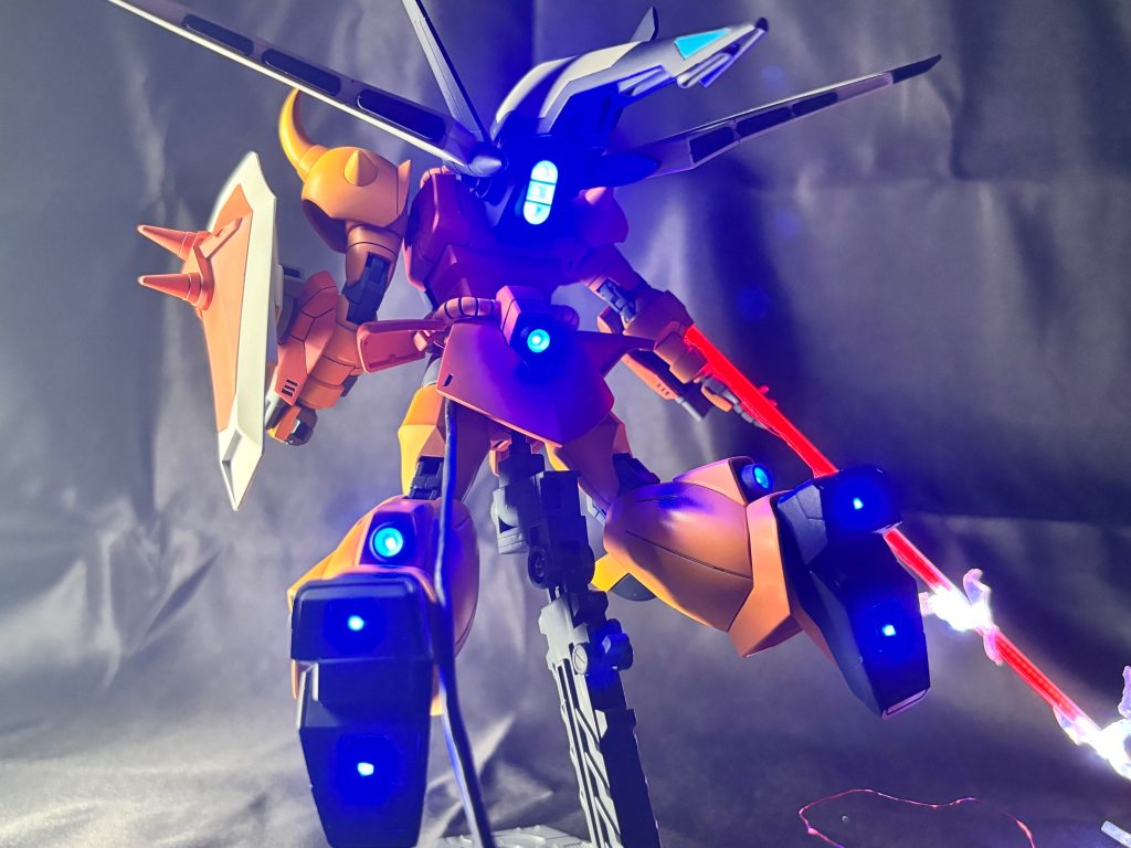 背面のバーニアに使用したのは青色チップLED12個。こちらもマイコンで発光パターンプログラムしてます。