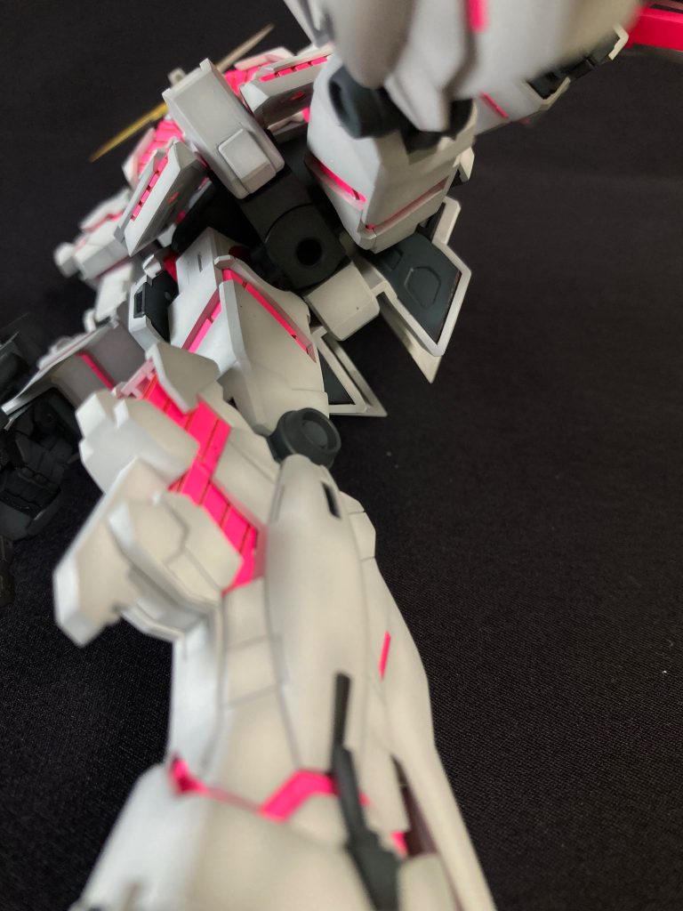 リアアーマー裏側はプラ板で塞ぎました。適当にディティール追加