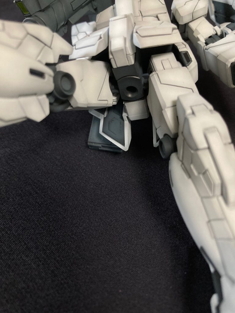 リアアーマー裏側はプラ板で塞ぎました。ディティールを適当に追加